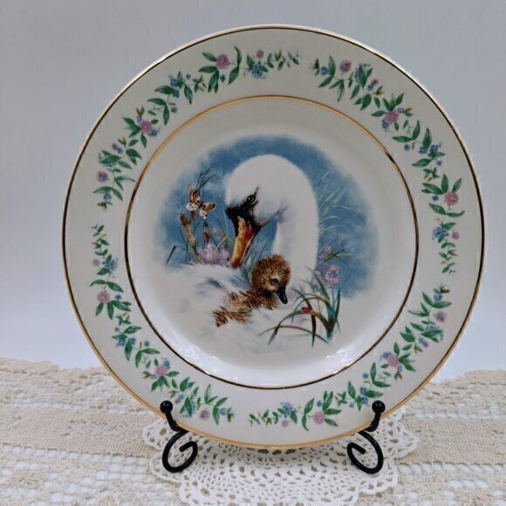 Vintage 1975 Avon "Gentle Moments" Decorate Plate with Mother Swan & Baby Cygnet